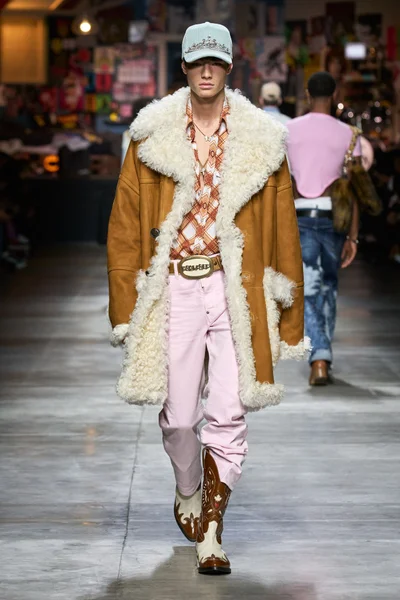 Look 7